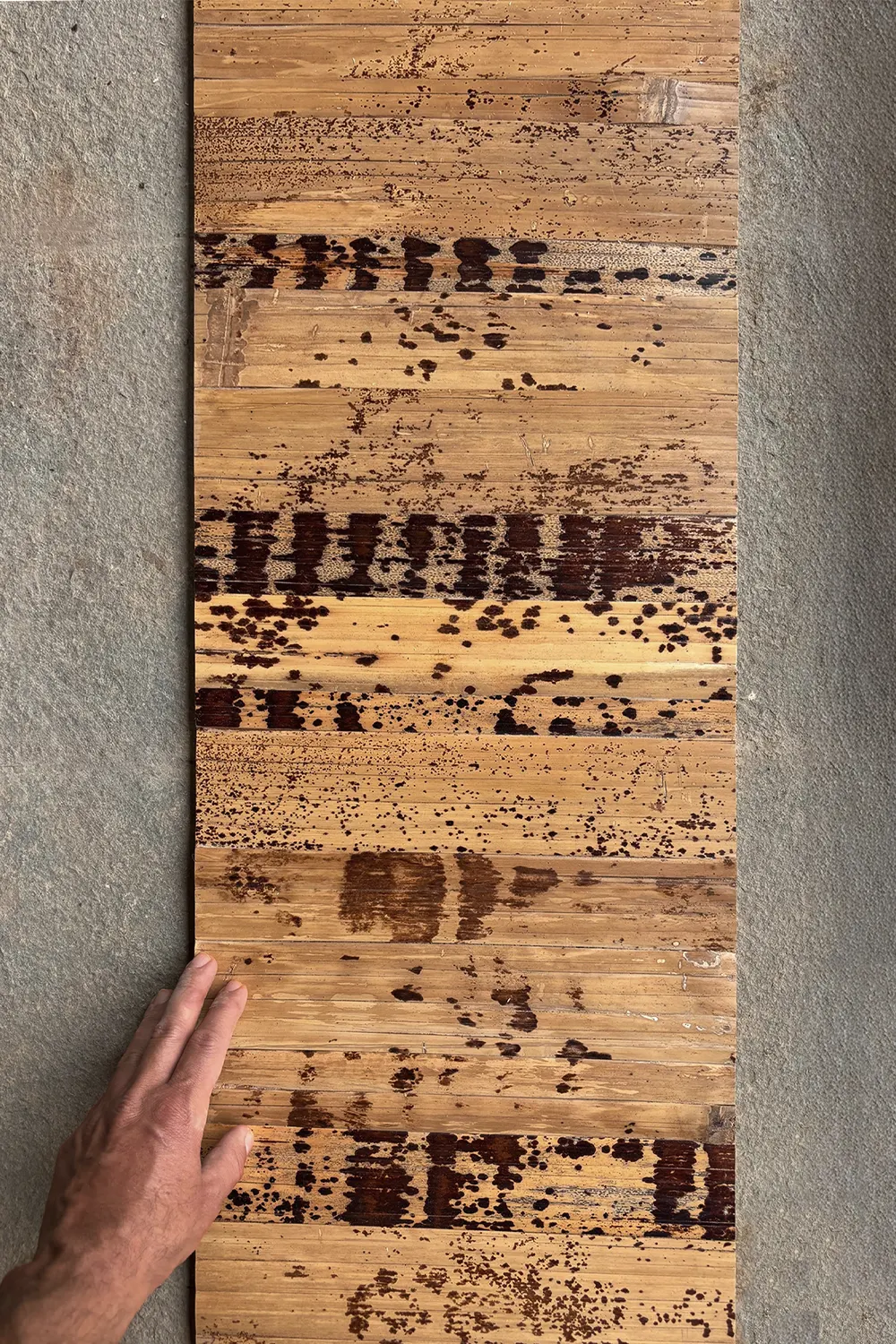 FOLDING SCREEN