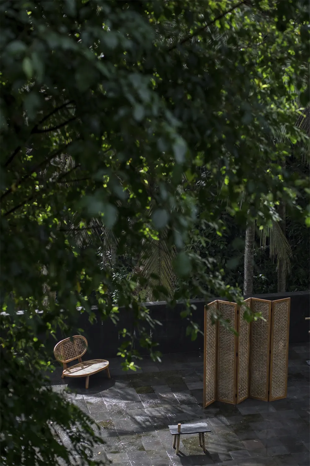 FOLDING SCREEN