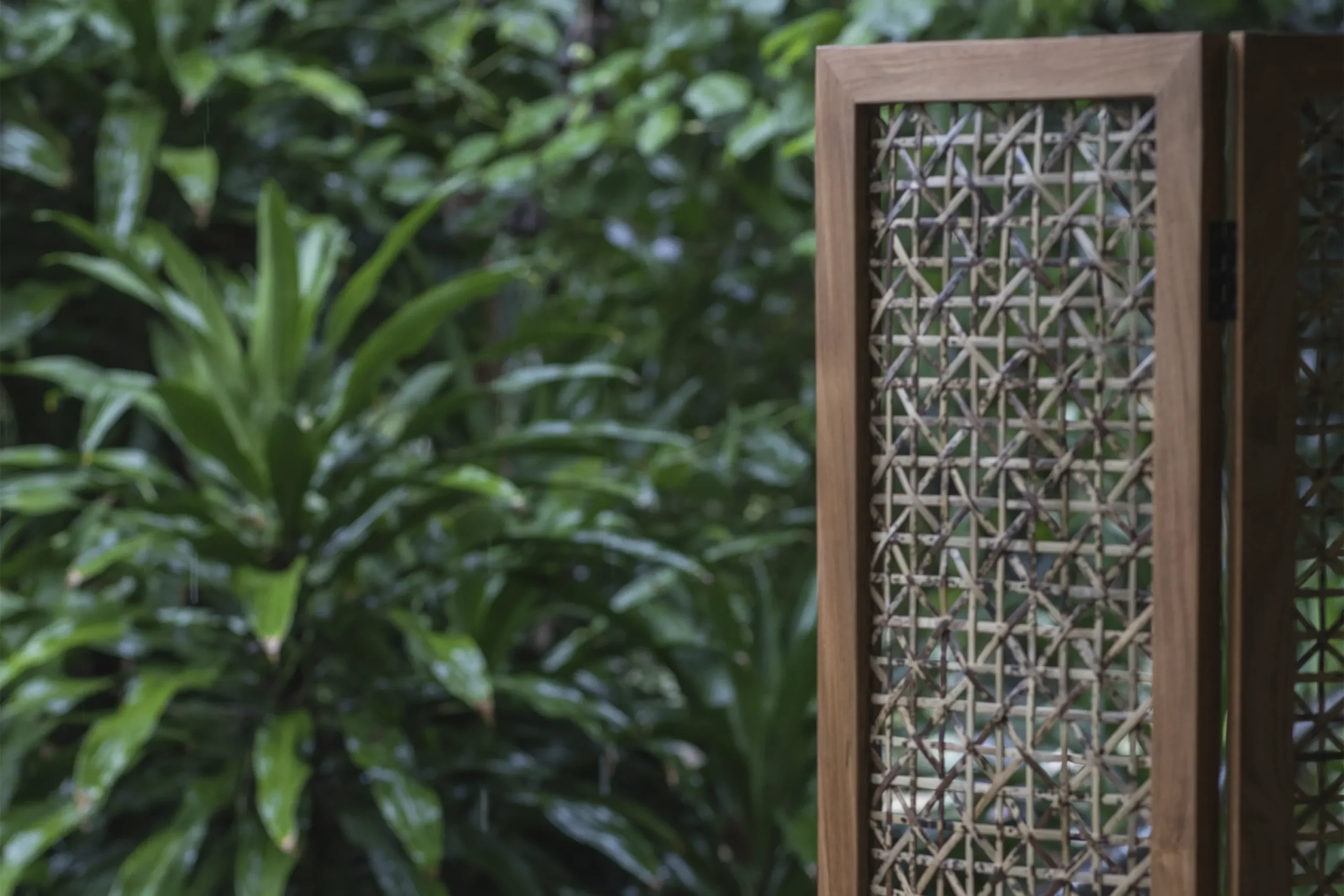 FOLDING SCREEN