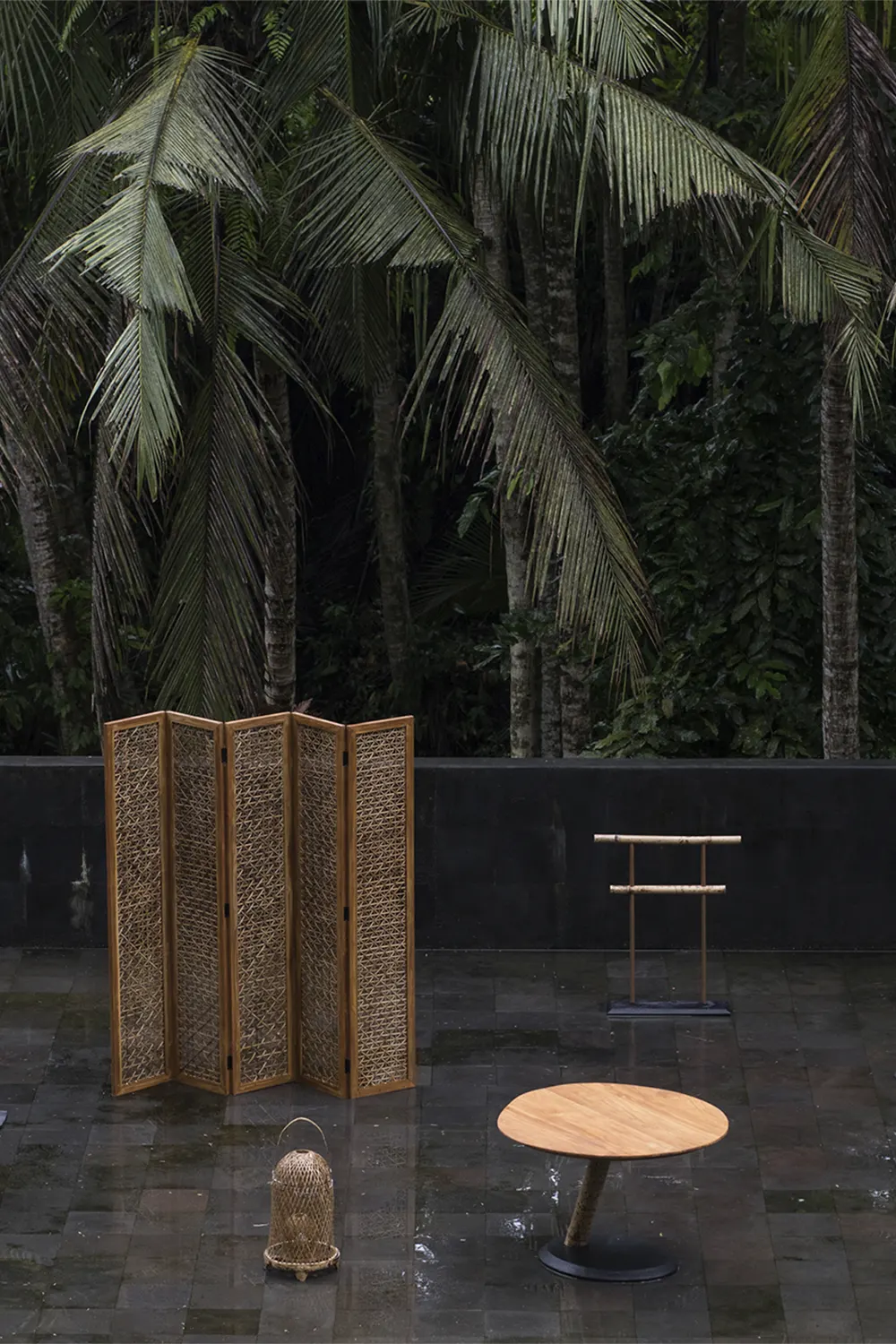 FOLDING SCREEN